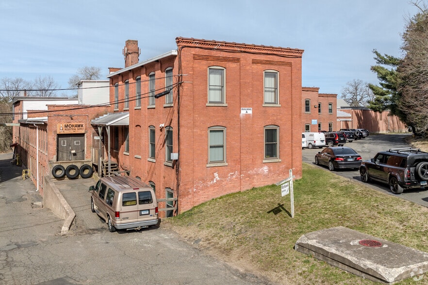 More Photos Of 5-40 Glen Rd, Manchester Warehouse For Lease