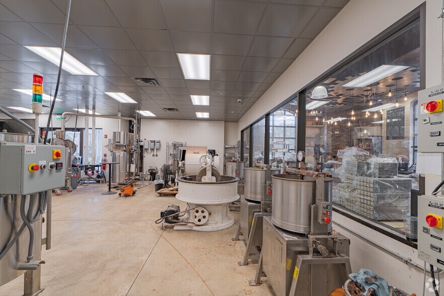 More Photos Of 1010 NE 5th Ave, Delray Beach General Retail For Sale