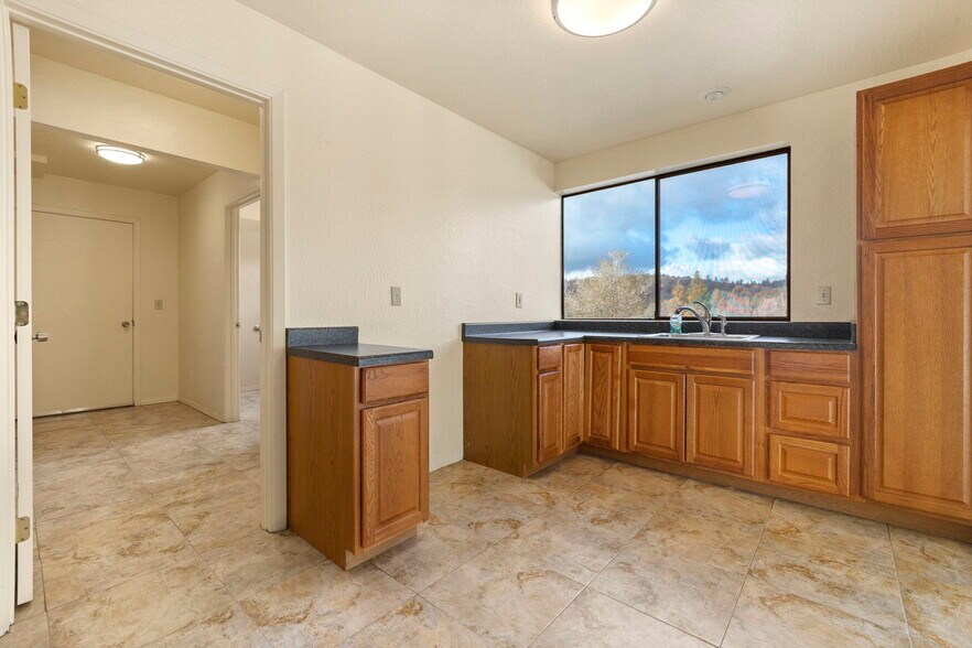 More Photos Of 19478 Village Dr, Sonora Flex For Sale