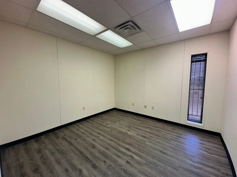 More Photos Of 5012 David Strickland Rd, Fort Worth Warehouse For Lease