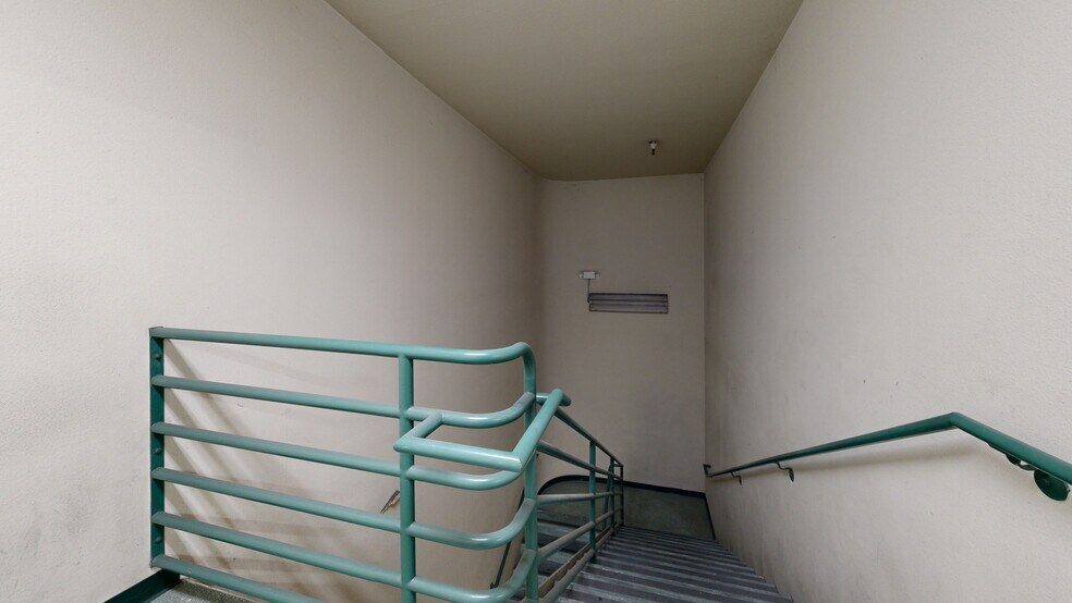 More Photos Of 5801 S Alameda St, Los Angeles Manufacturing For Sale