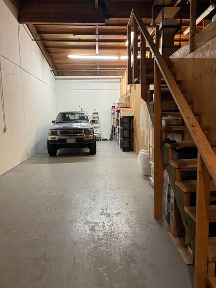 More Photos Of 580 Crespi Dr, Pacifica Warehouse For Sale