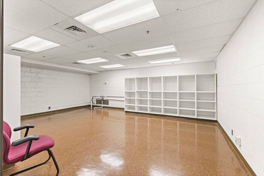 More Photos Of 23700 Goddard Rd, Taylor Bank For Lease