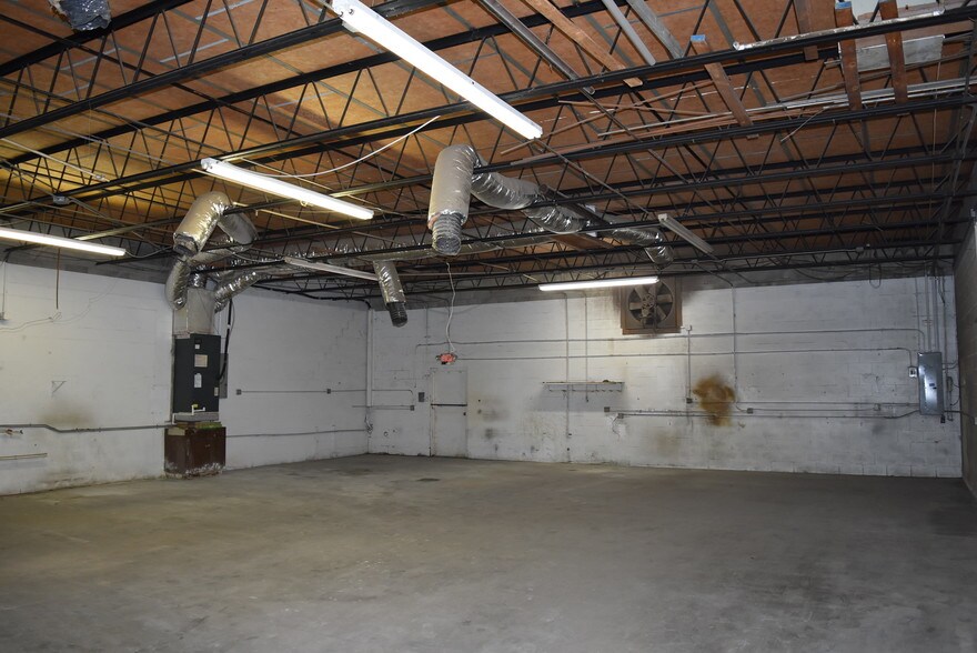 More Photos Of 14401 60th St N, Clearwater Warehouse For Lease