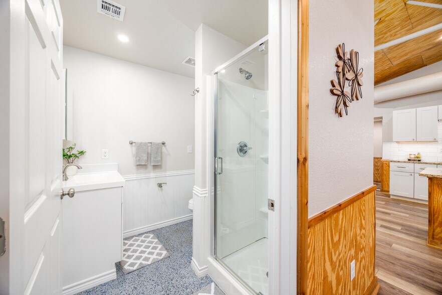 More Photos Of 12625 Sandpiper Rd, Thackerville Specialty For Sale