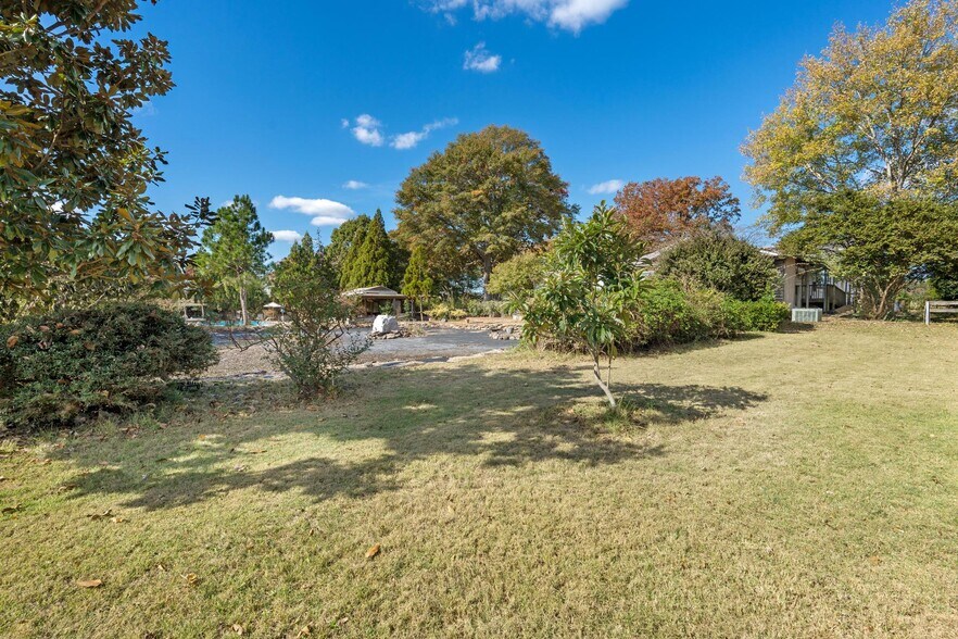 More Photos Of 607 Butts Mill Rd, Pine Mountain General Retail For Sale