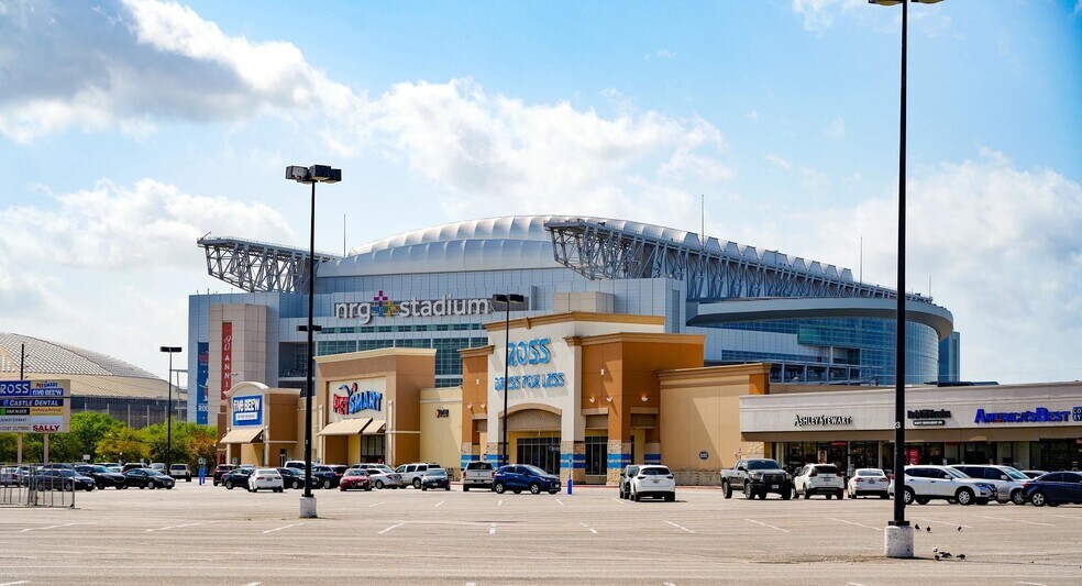 More Photos Of 8100-8236 Kirby Dr, Houston Unknown For Lease