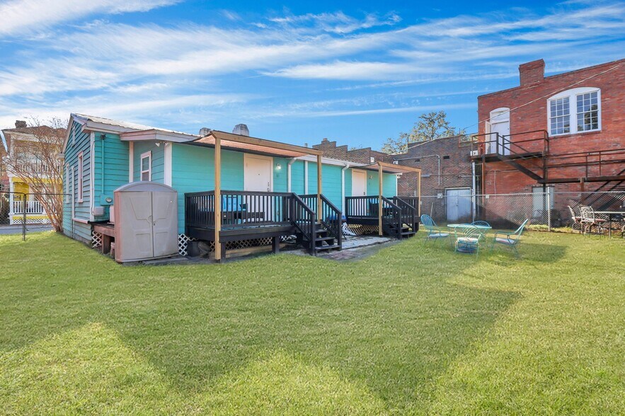 More Photos Of 8 E 41st St, Savannah Storefront Retail Residential For Sale