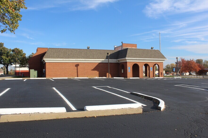 More Photos Of 311 S Main St, O'Fallon Office For Sale