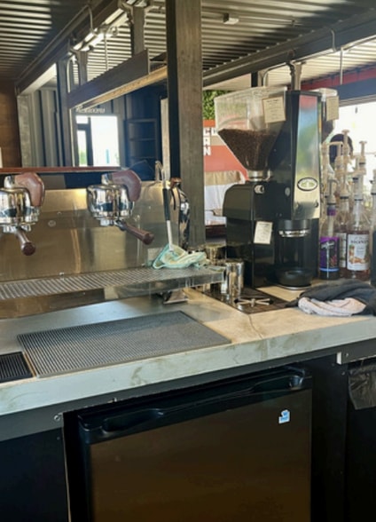 More Photos Of 224 N 2nd St, Hanna City Restaurant For Sale