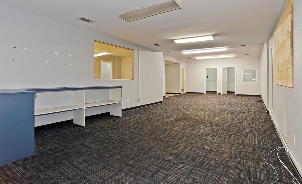 More Photos Of 711 Sunset Ave, Dallas Storefront For Sale