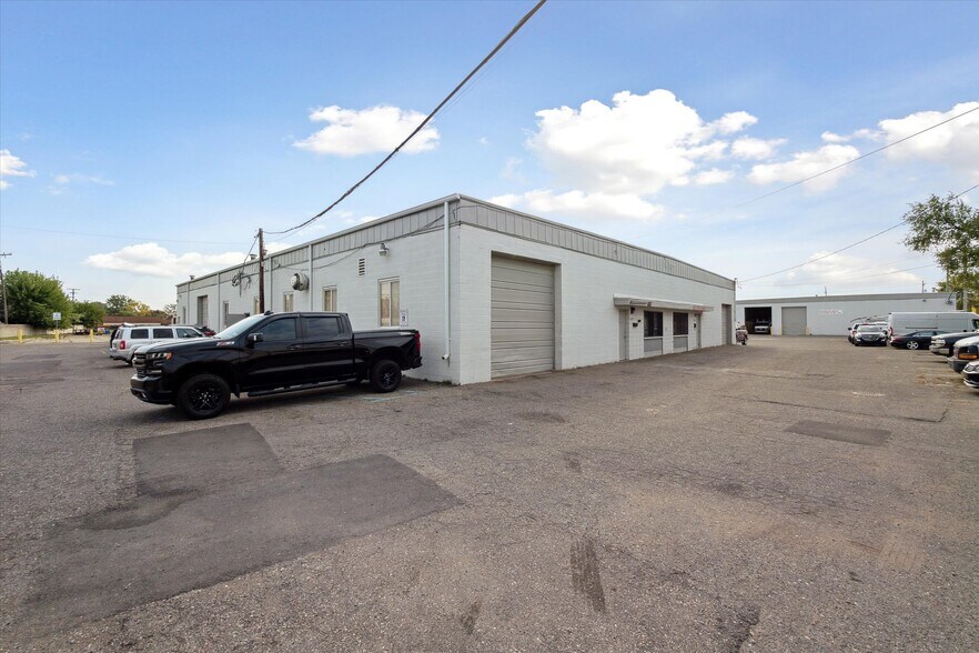 More Photos Of 3461 E Ten Mile Rd, Warren Warehouse For Sale