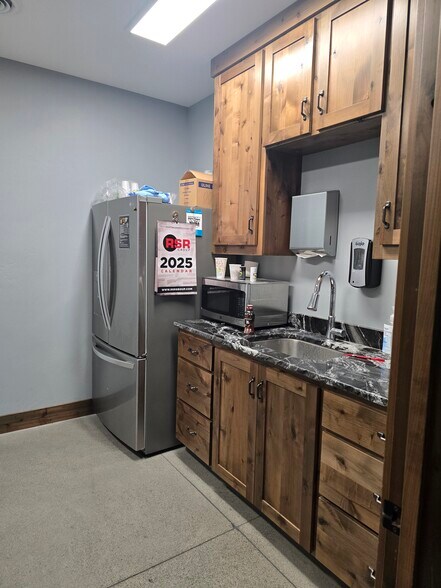 More Photos Of 870 N 2nd E, Rexburg General Retail For Lease