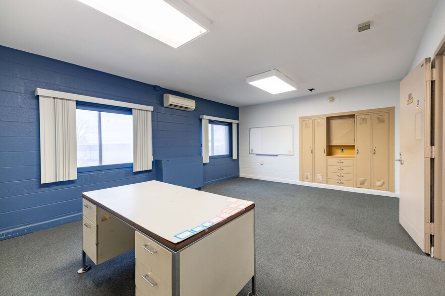 More Photos Of 6902 Chicago Rd, Warren Schools For Sale