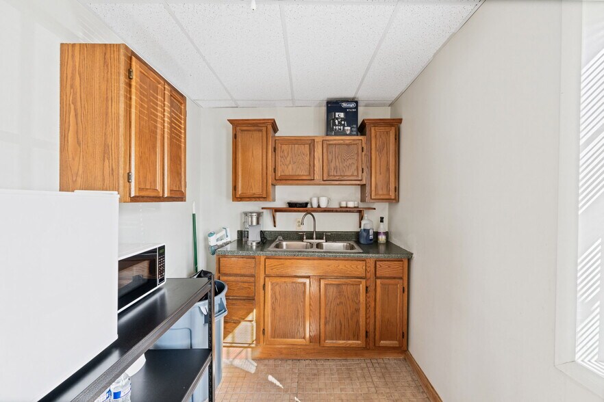 More Photos Of 28916 Euclid Ave, Wickliffe Office For Sale