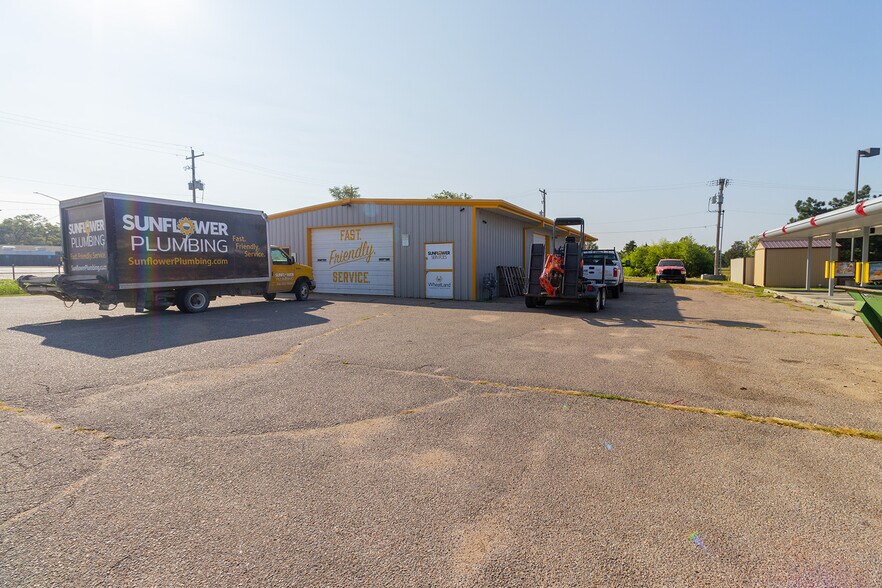 More Photos Of 1919 W Central Ave, El Dorado Warehouse For Lease