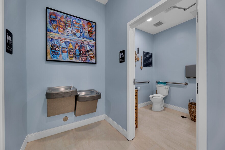 More Photos Of 3331 NE 32nd St, Fort Lauderdale Storefront Retail Office For Sale