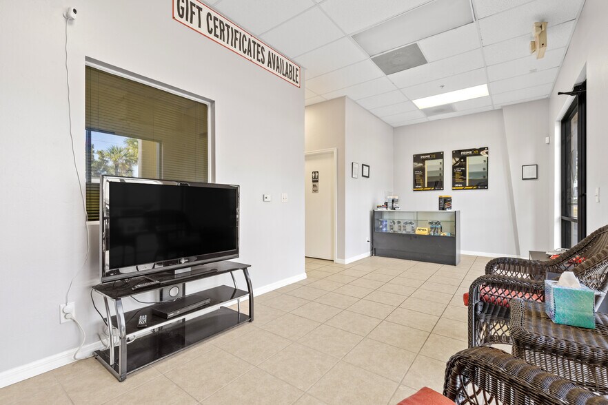 More Photos Of 17000 Alico Commerce Ct, Fort Myers Flex For Sale