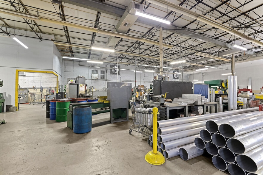 More Photos Of 695-699 W 17th St, Hialeah Warehouse For Sale