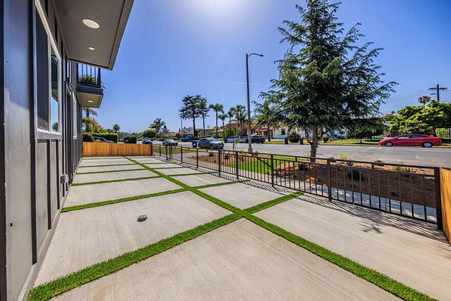 More Photos Of 2010 S Dunsmuir Ave, Los Angeles Multifamily For Sale