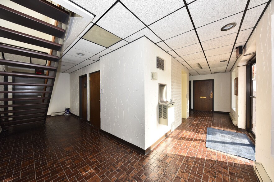 More Photos Of 7400 W Brown Deer Rd, Milwaukee Office For Sale