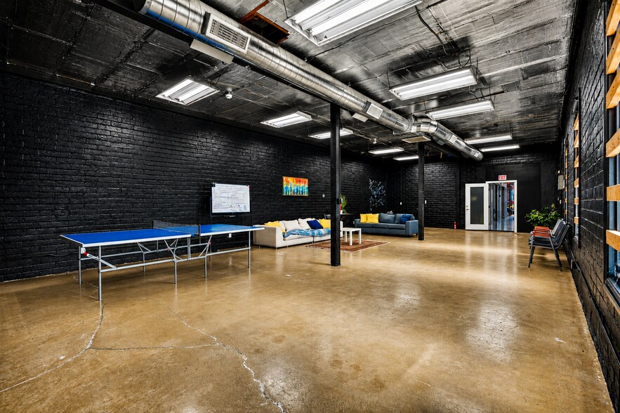 More Photos Of 6023 Hazeltine Ave, Van Nuys Warehouse For Sale