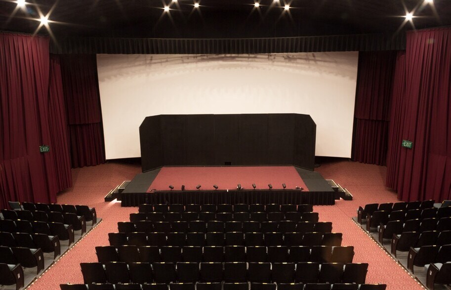 More Photos Of 2808-22 State St, Carlsbad Movie Theatre For Sale