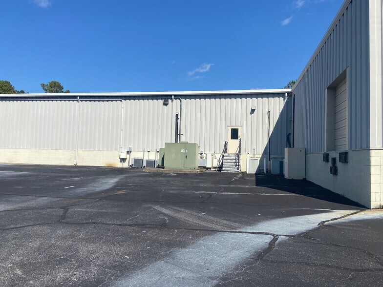 More Photos Of 509 Mineral Trace, Birmingham Light Distribution For Lease