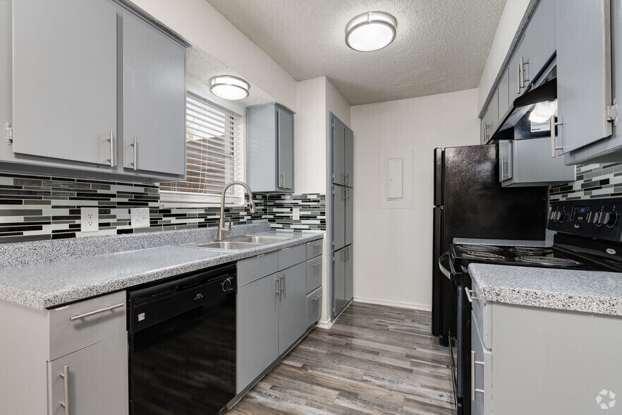 More Photos Of 121 S Hampton Rd, Crowley Apartments For Sale