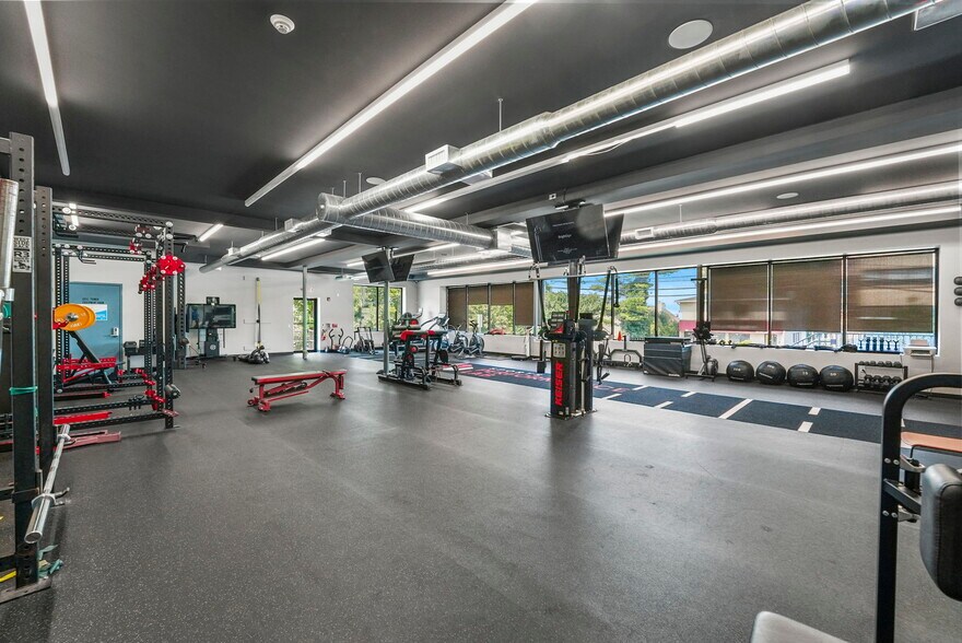 More Photos Of 530-540 Bergen Blvd, Ridgefield Office For Sale