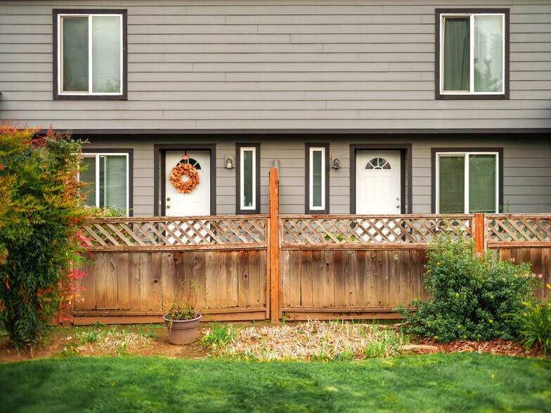 More Photos Of 582 S Maple St, Canby Apartments For Sale