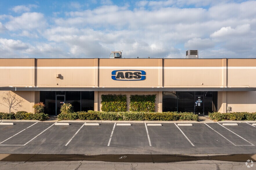 More Photos Of 167-169 E Freedom Ave, Anaheim Warehouse For Lease