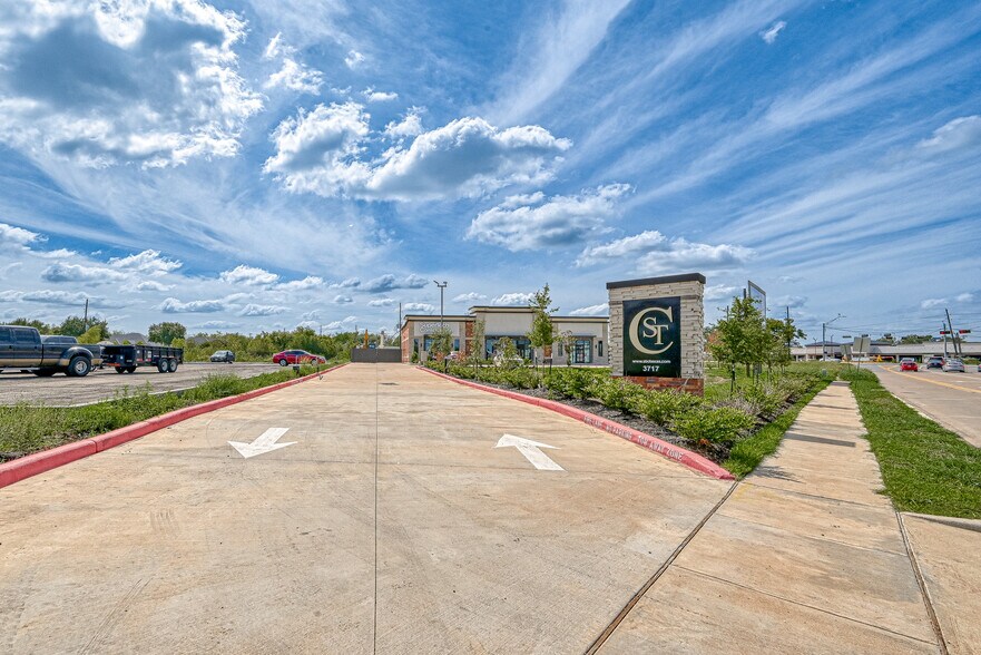 More Photos Of 3717 5th, Stafford General Retail For Lease