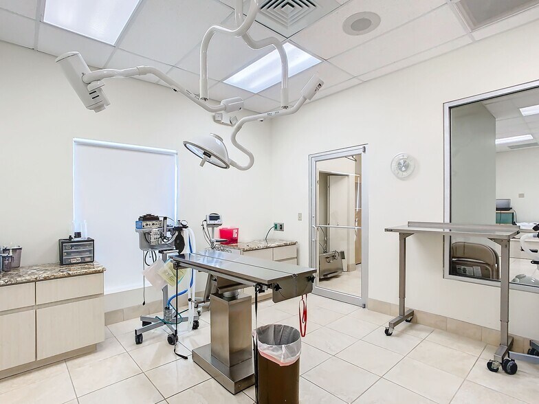 More Photos Of 7313 Lake Underhill Rd, Orlando Freestanding For Sale