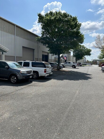 More Photos Of 4329 W Pensacola St, Tallahassee Warehouse For Lease