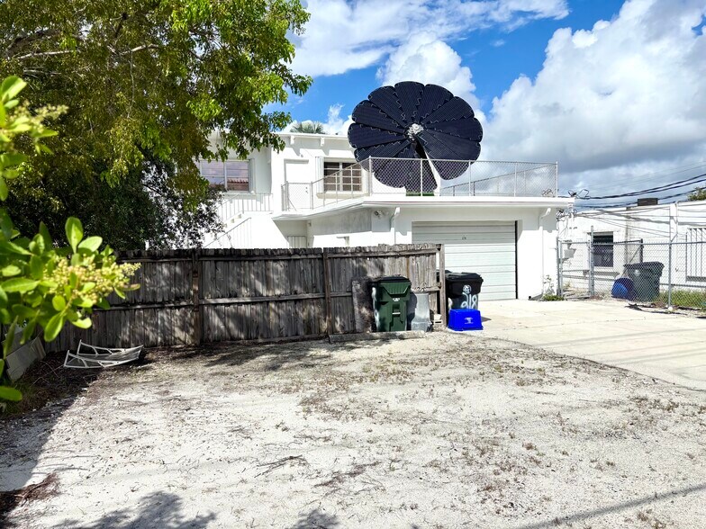 More Photos Of 218 S F St, Lake Worth Beach Warehouse For Sale