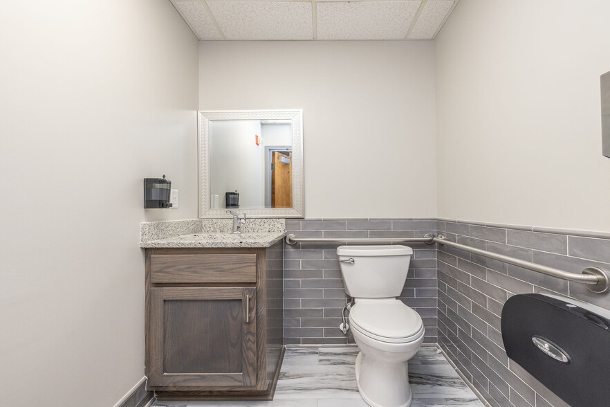 More Photos Of 411 Branchway Rd, Richmond Office Residential For Lease