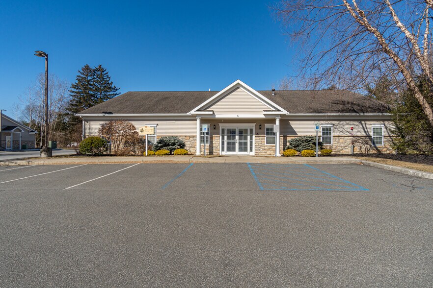 More Photos Of 5 Emma Ln, Clifton Park Office For Lease