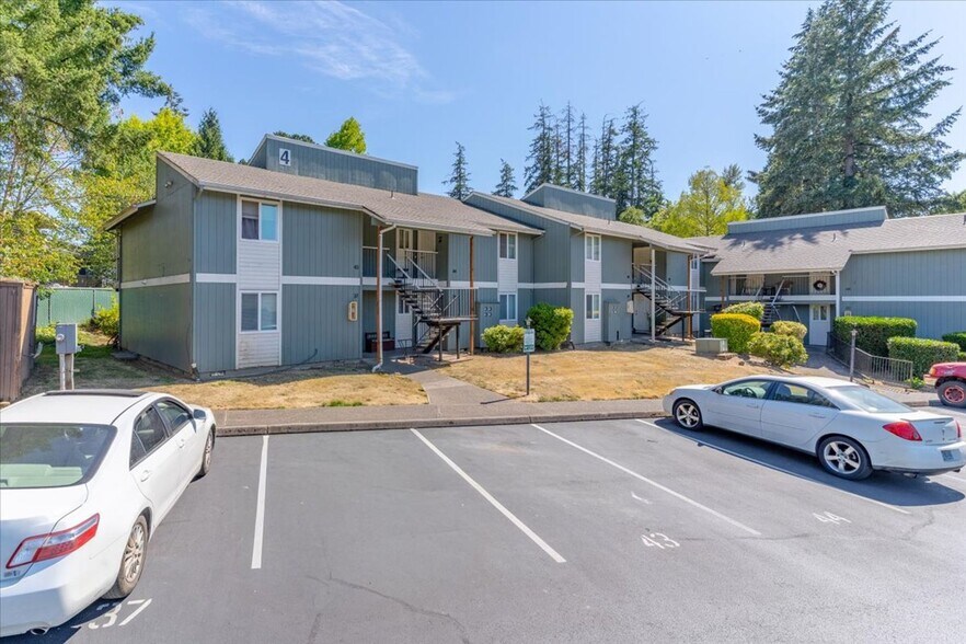 More Photos Of 2048 NE Highway 99W, McMinnville Apartments For Sale