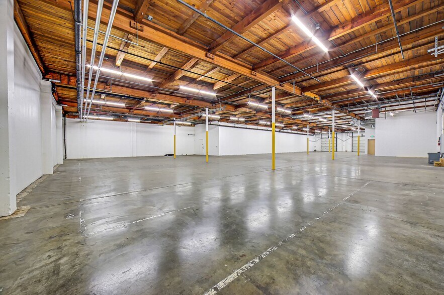 More Photos Of 25-29 S Hanford St, Seattle Warehouse For Lease