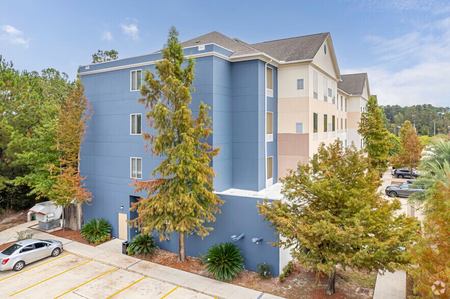 More Photos Of 350 Holiday Square Blvd, Covington Hotel For Sale