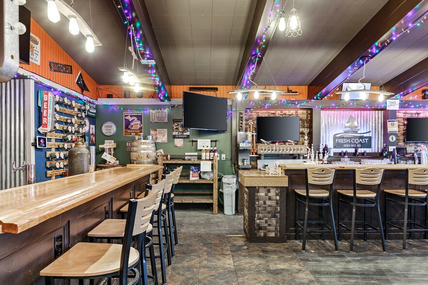 More Photos Of 120 S Park St, Traverse City Restaurant For Sale