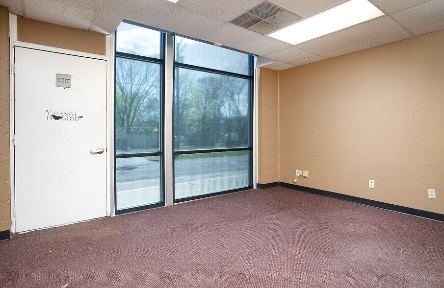 More Photos Of 415 Beckham Ave, Tyler Storefront For Sale