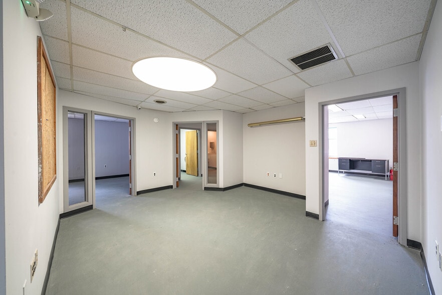 More Photos Of 8023 Malcolm Rd, Clinton Medical For Lease