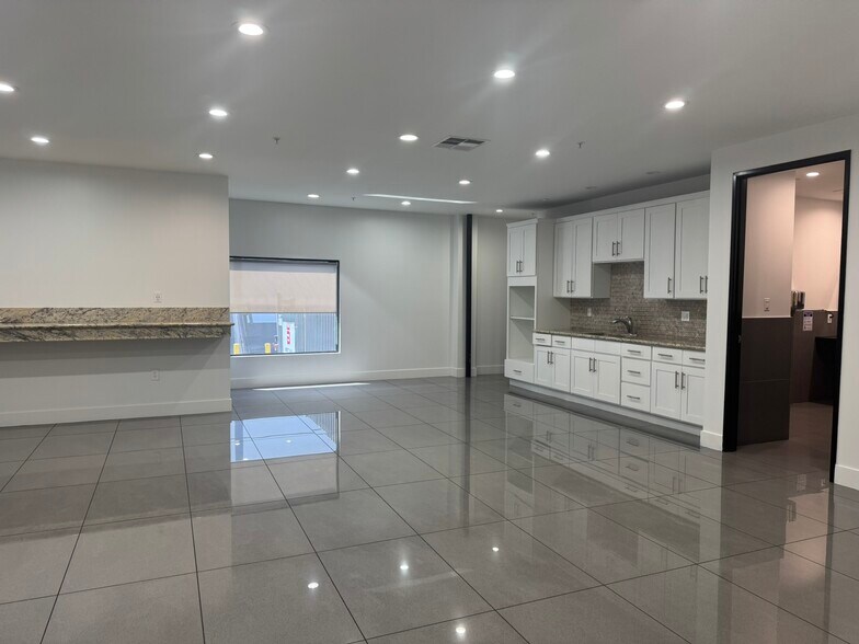 More Photos Of 345 N Baldwin Park Blvd, City of Industry Manufacturing For Lease