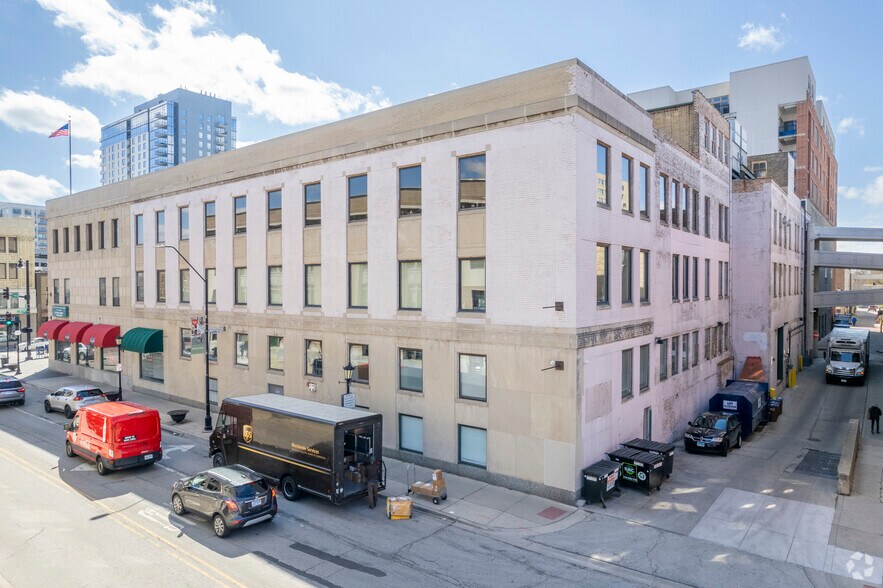 More Photos Of 1100 Lake St, Oak Park Medical For Lease