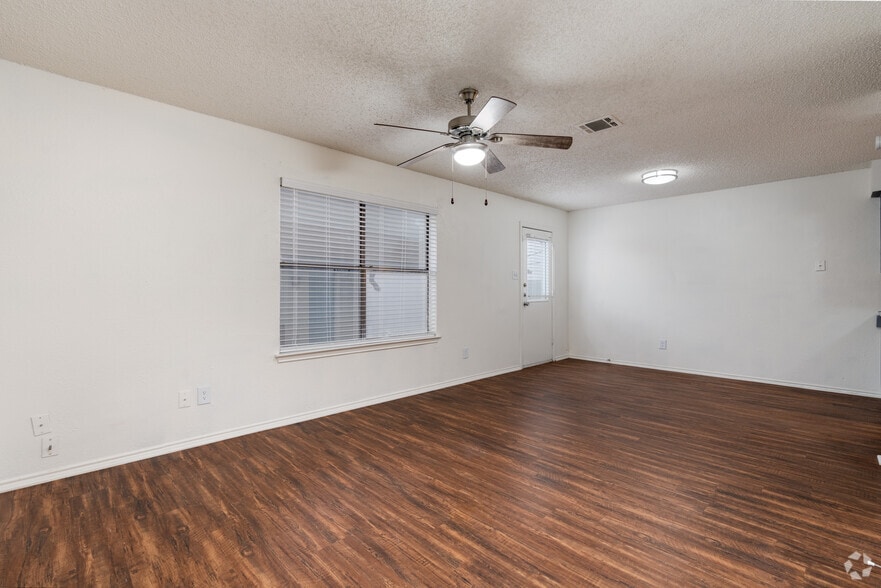 More Photos Of 121 S Hampton Rd, Crowley Apartments For Sale