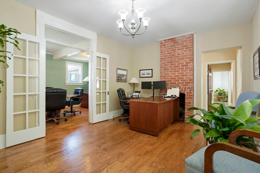 More Photos Of 1979 W Littleton Blvd, Littleton Office Residential For Lease