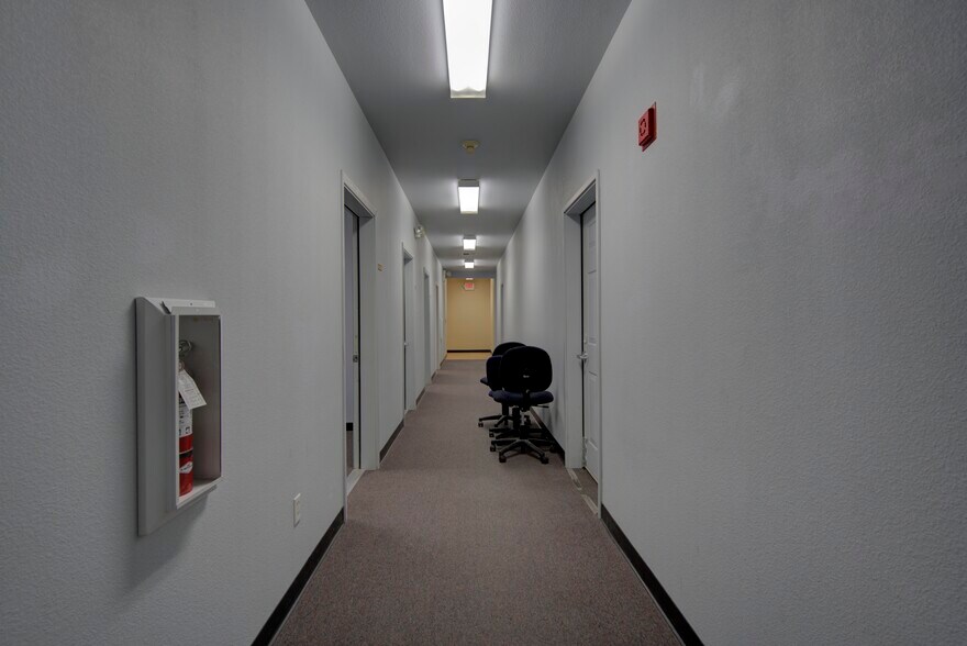 More Photos Of 295 Main St, Weed Office For Sale