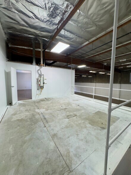 More Photos Of 9819 Glenoaks Blvd, Sun Valley Manufacturing For Sale